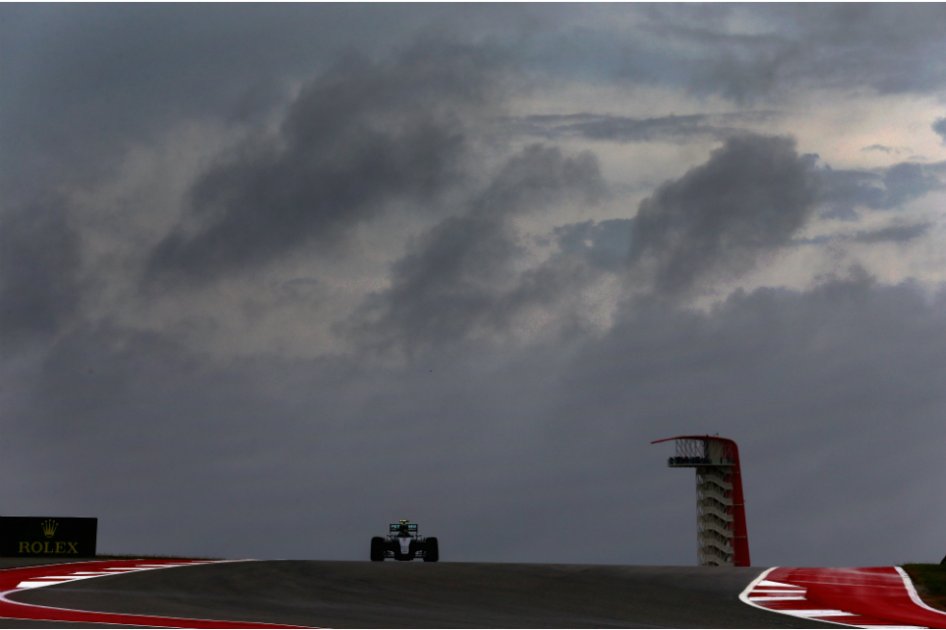 Nico Rosberg dominó ensayos libres hasta que apareció la lluvia