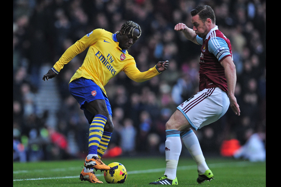 Arsenal remonta y es líder de la Premier League