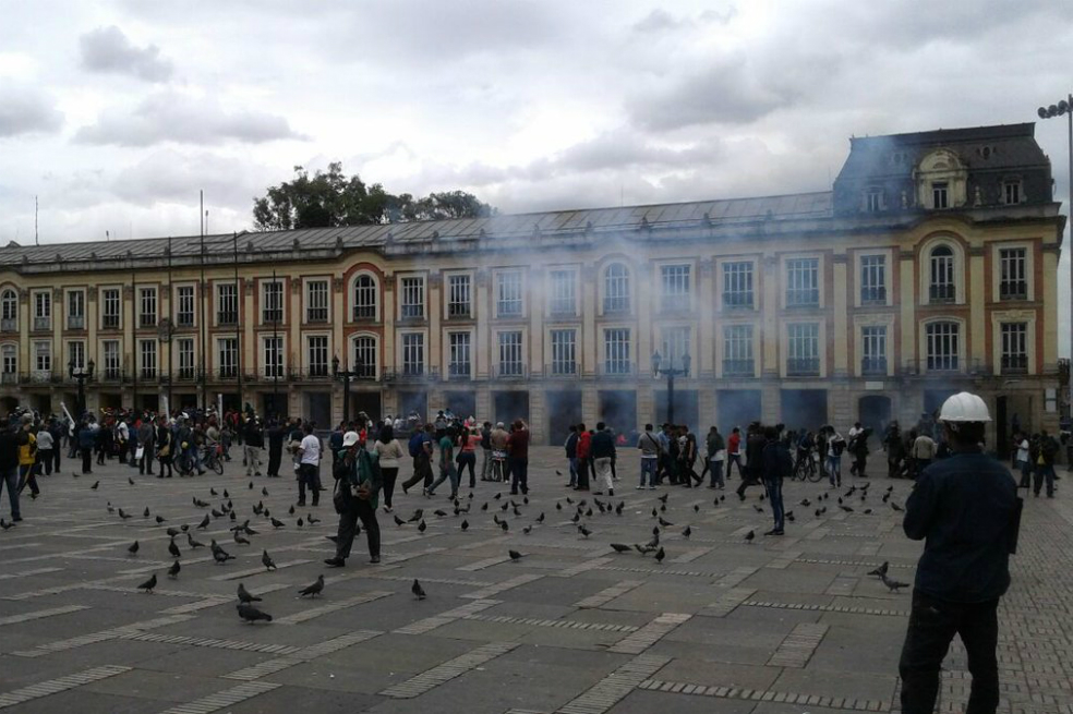 Esmad activó gas lacrimógeno durante protesta de personas con discapacidad en Bogotá