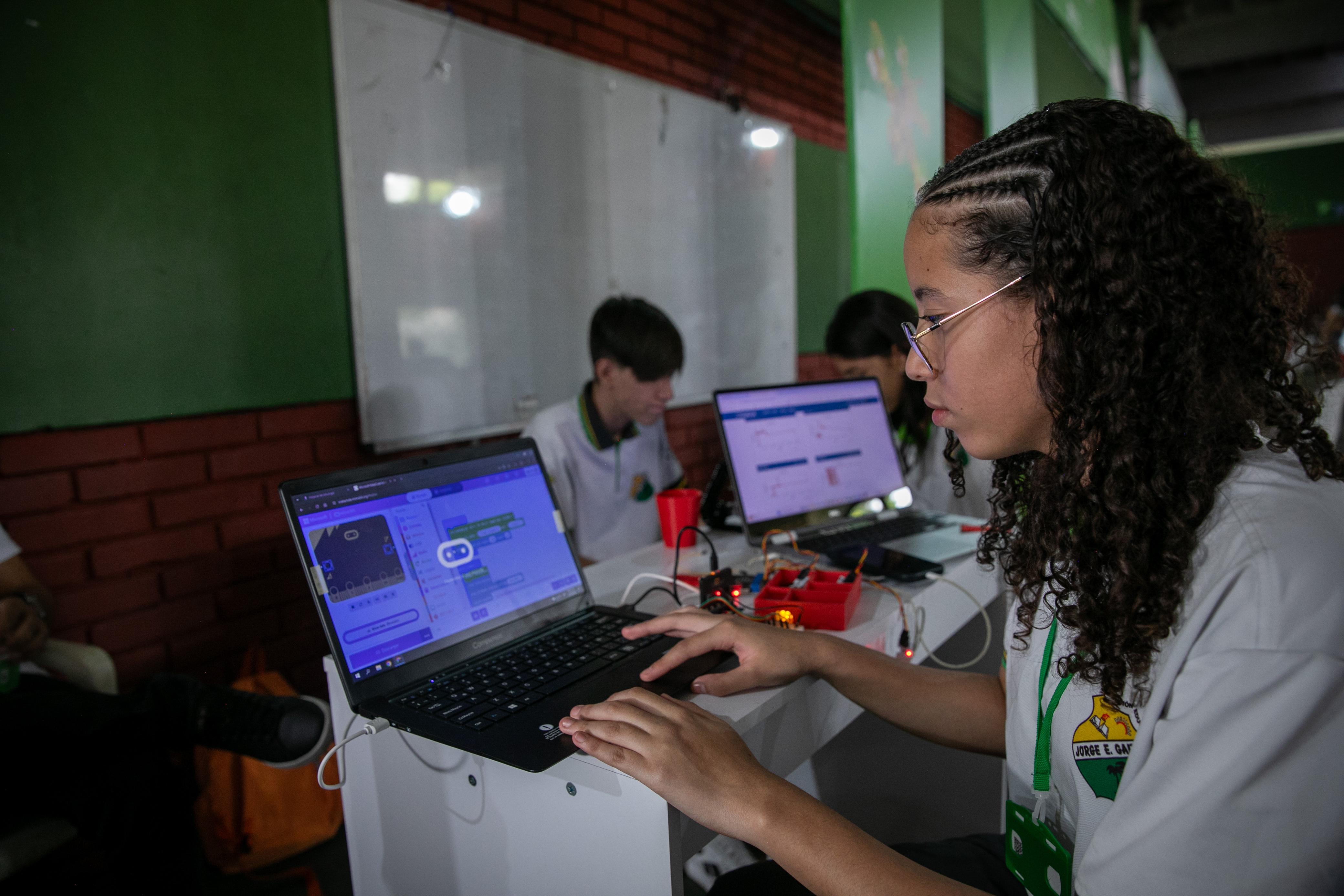 Gobierno publicó proyecto de conexión de internet para zonas de bajos recursos