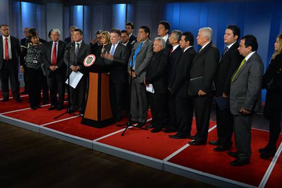 El presidente Juan Manuel Santos y los representantes de los transportadores en la Casa de Nariño 