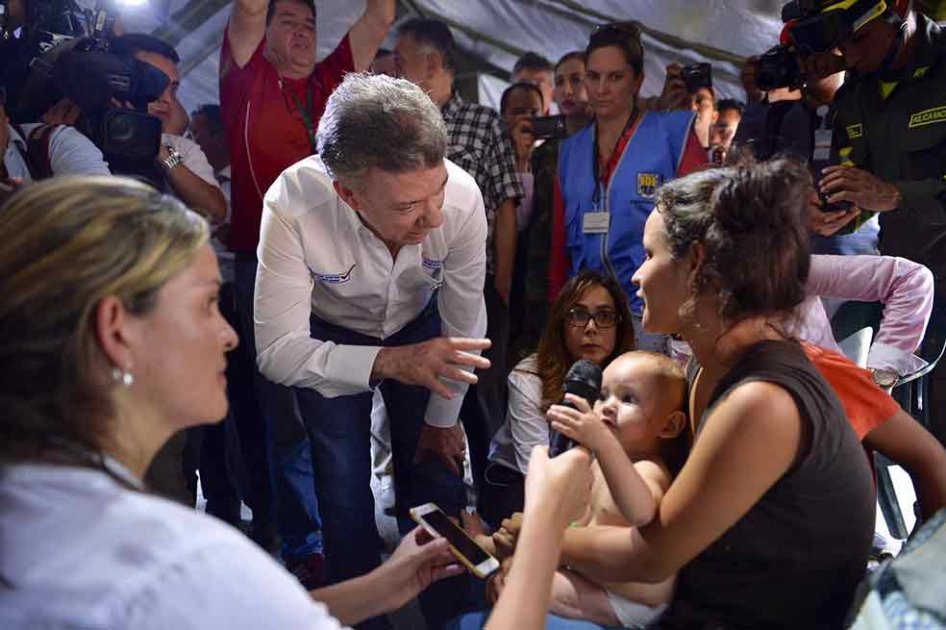 Santos ofrece empleo y capacitación a colombianos deportados