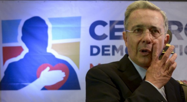 Gobierno califica de «delirante y peligrosa» resistencia civil propuesta por Uribe
