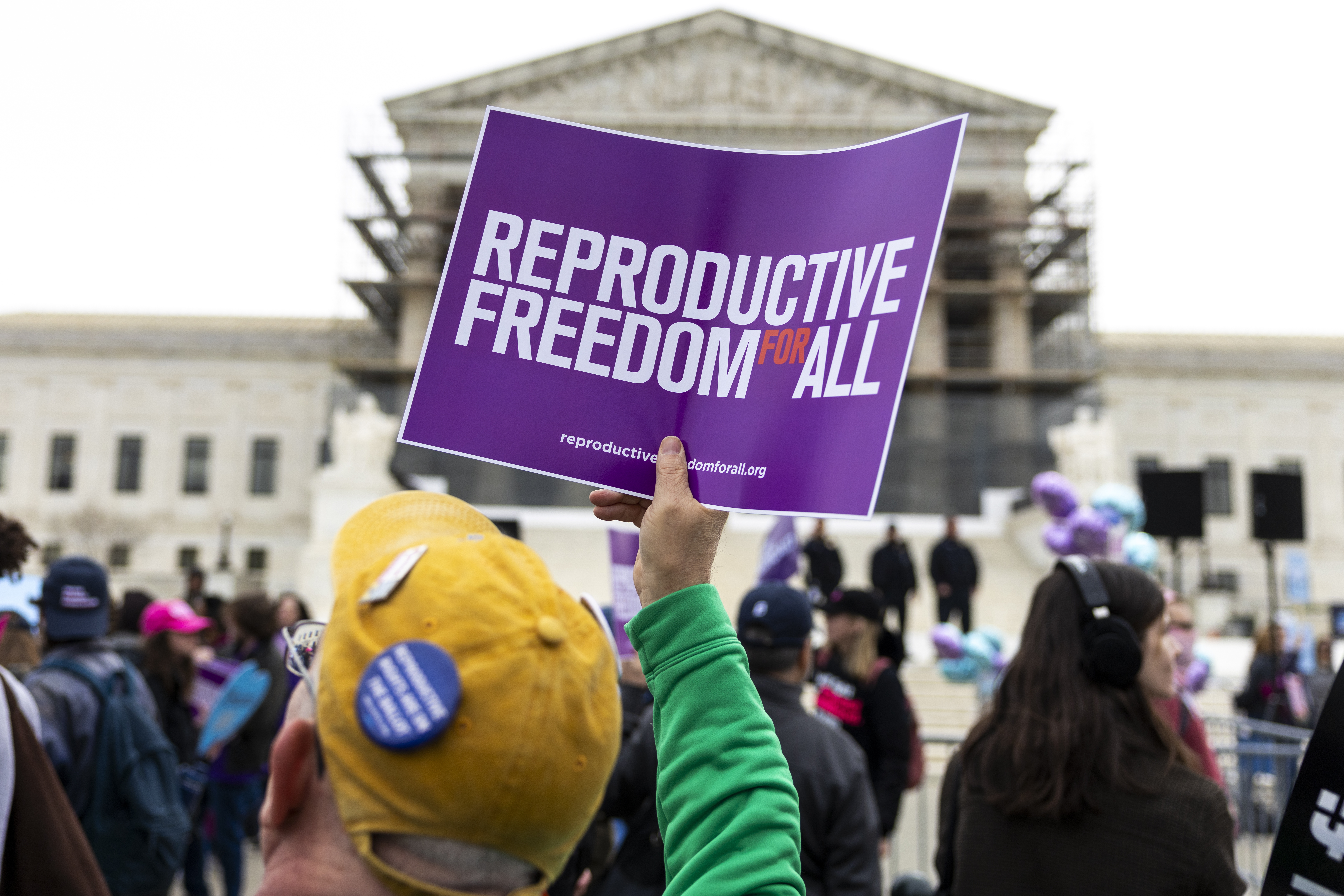 WASHINGTON (United States), 02/04/2025.- Supporters of Planned Parenthood rally as the justices hear oral arguments in Medina v. Planned Parenthood South Atlantic at the Supreme Court in Washington, DC, USA, 02 April 2025. South Carolina is attempting to exclude Planned Parenthood from the state's Medicaid program because it provides abortions. EFE/EPA/SHAWN THEW