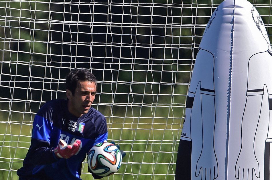 Buffon vuelve a los entrenamientos pero es duda para el partido contra Costa Rica
