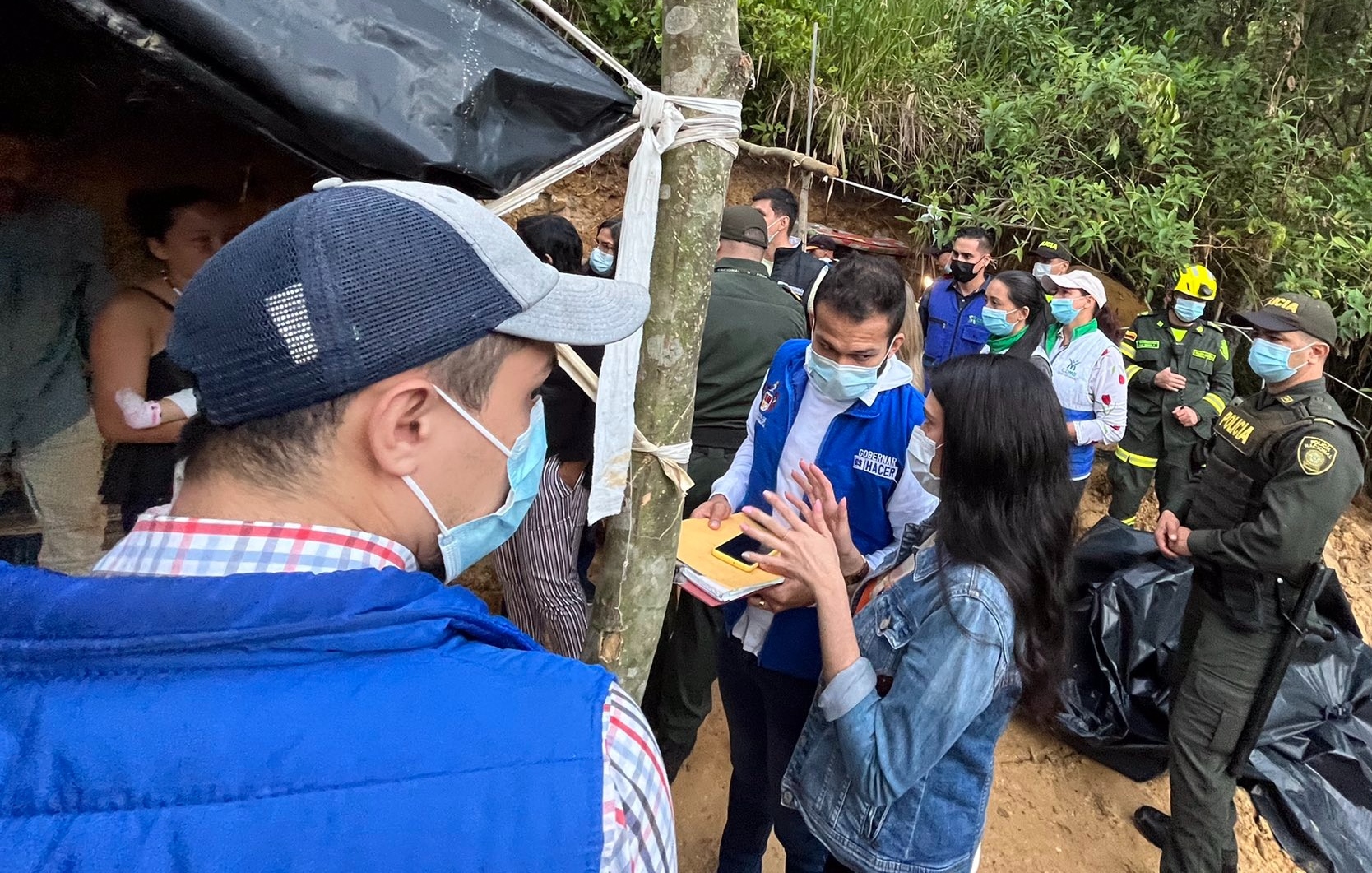 Desalojan a migrantes venezolanos que invadieron predio en Bucaramanga, Santander