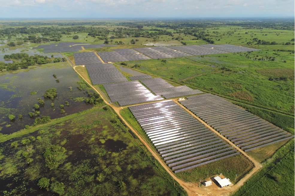 Inauguran planta solar capaz de satisfacer la demanda de 28.500 hogares