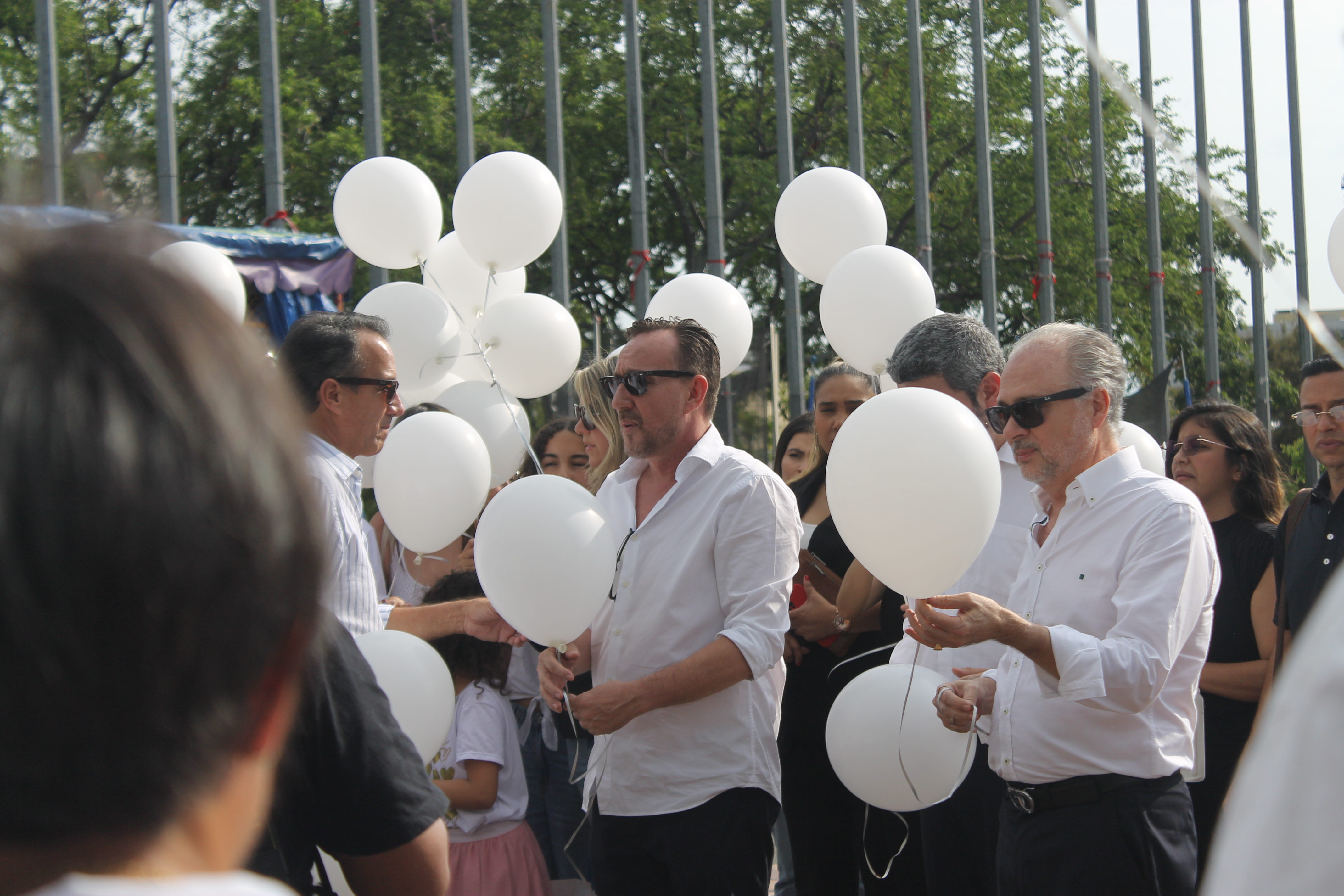 El padre de la joven, Andrés Ardila, lideró el homenaje a su hija en medio del duelo que vive su familia y ha reiterado que los jóvenes deben ser más responsables en el consumo de licor pero que los establecimientos tampoco deben poner en riesgo sus vidas.
