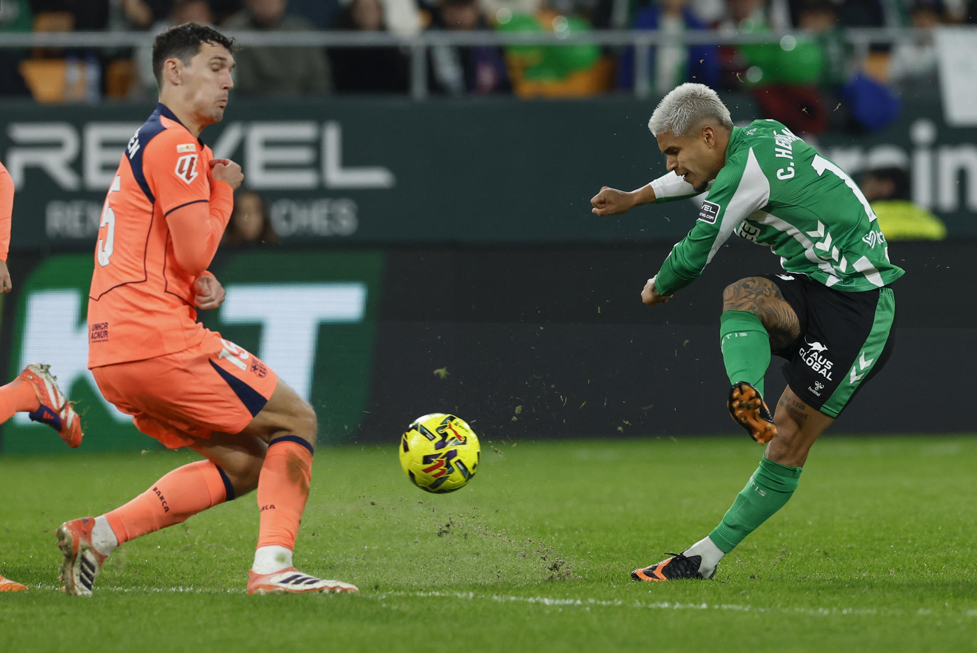 El gol del “Cucho” Hernández en el partidazo entre Barcelona y Real Betis: quedó 5-3, en video