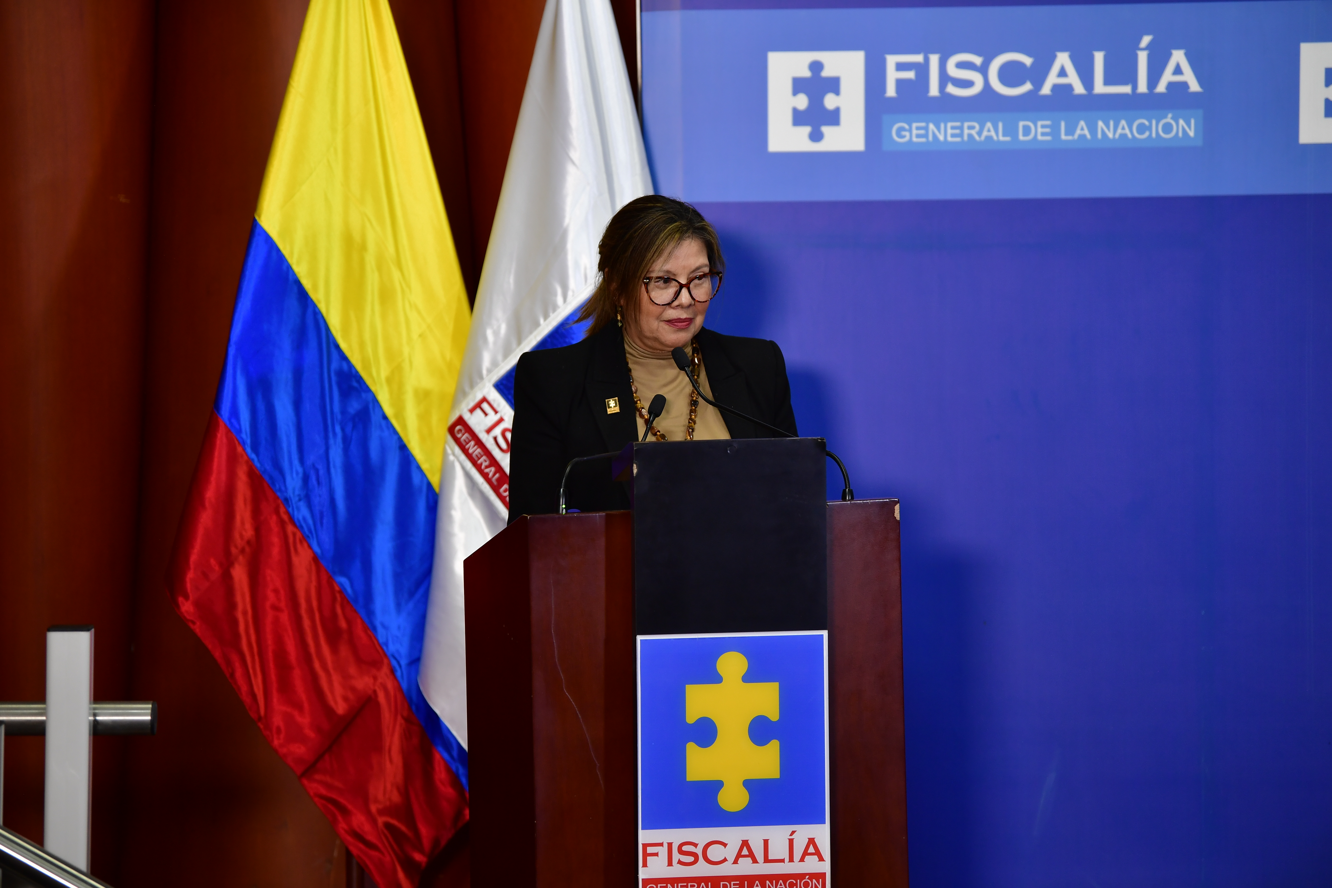 Fiscal General de la Nación durante el acto de perdón a Gustavo Sastoque Alfonso, víctima de montaje judicial por el asesinato de Hernando Pizarro