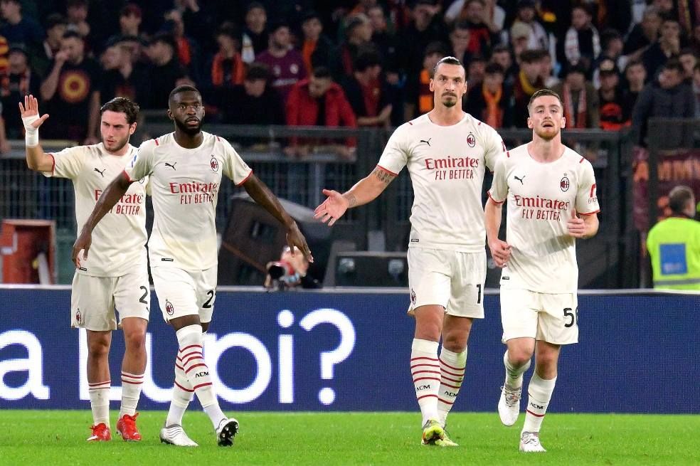 Milan y Napoli ganaron y comparten el liderato en la Serie A