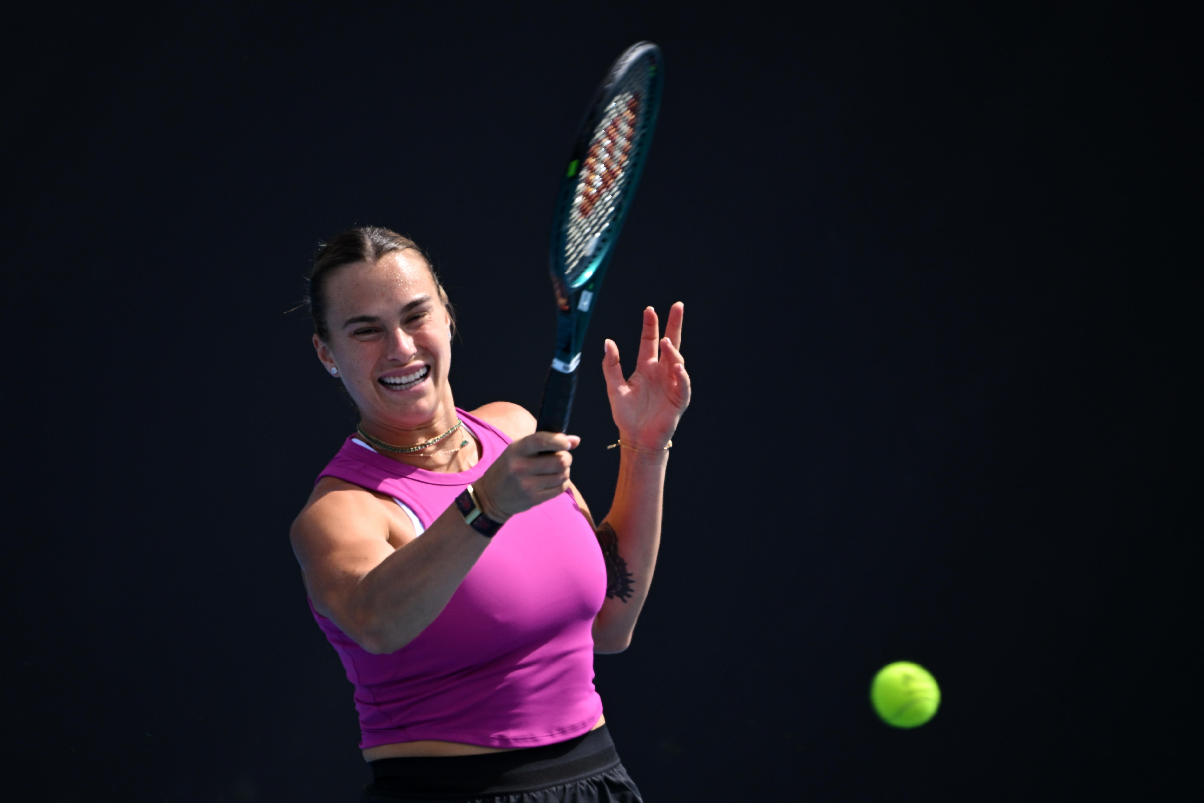 Melbourne (Australia), 09/01/2025.- Aryna Sabalenka of Belarus practices for the Australian Open at Melbourne Park in Melbourne, Australia, 09 January 2025. (Tenis, Bielorrusia) EFE/EPA/JAMES ROSS AUSTRALIA AND NEW ZEALAND OUT