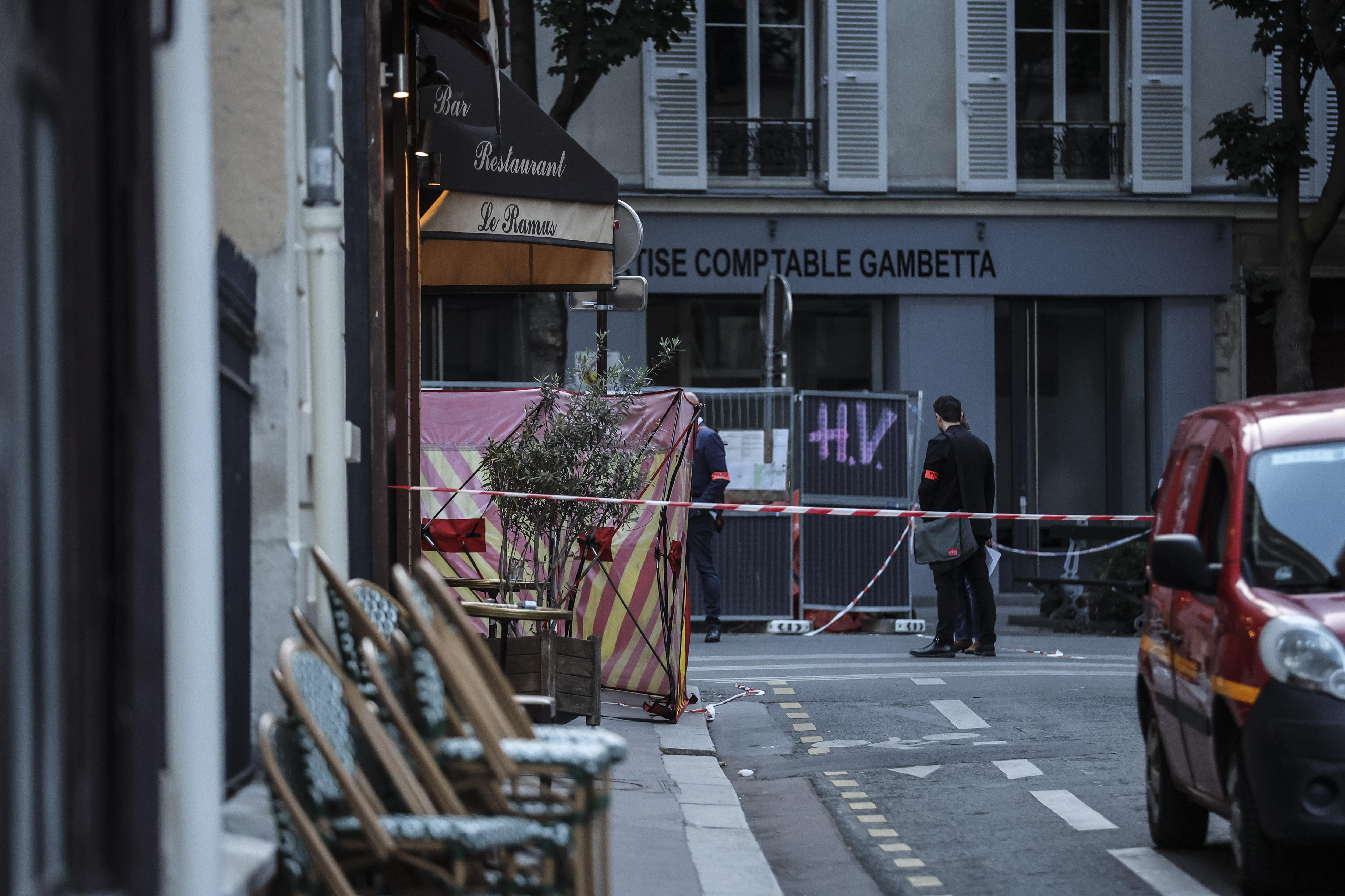 Un muerto y seis heridos tras embestida de un automóvil contra un café en París