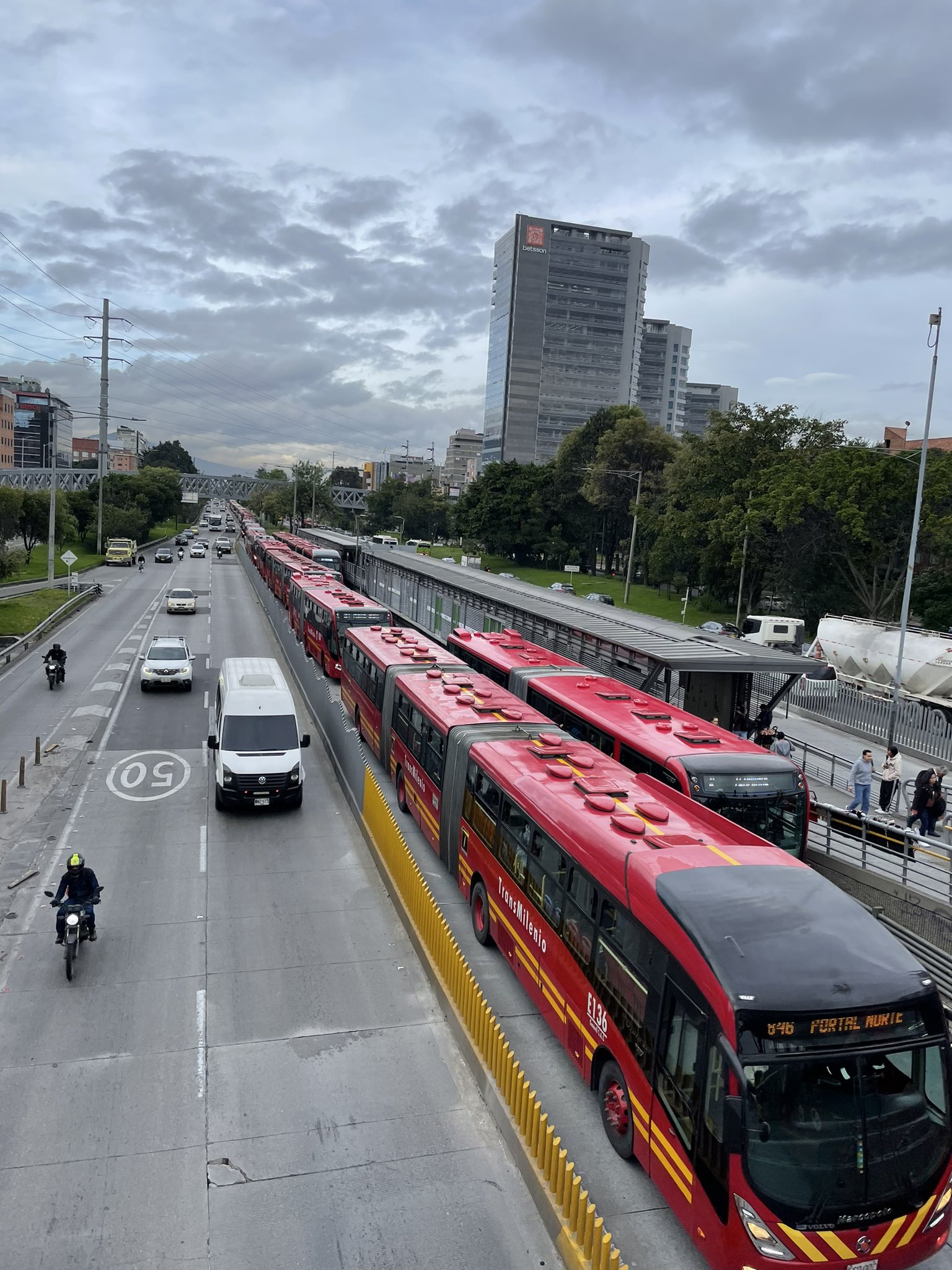 Se restablece la movilidad en la carrera 30, luego de disturbios en la U. Nacional