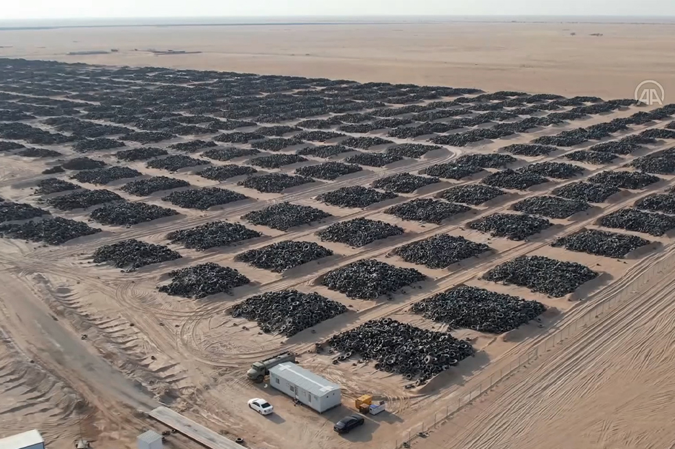 El cementerio de neumáticos más grande del mundo, en Kuwait, se incendió