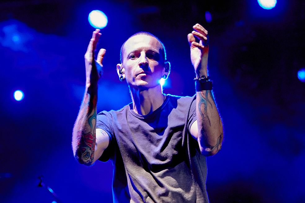 Fanáticos de Linkin Park rinden homenaje a Chester Bennington