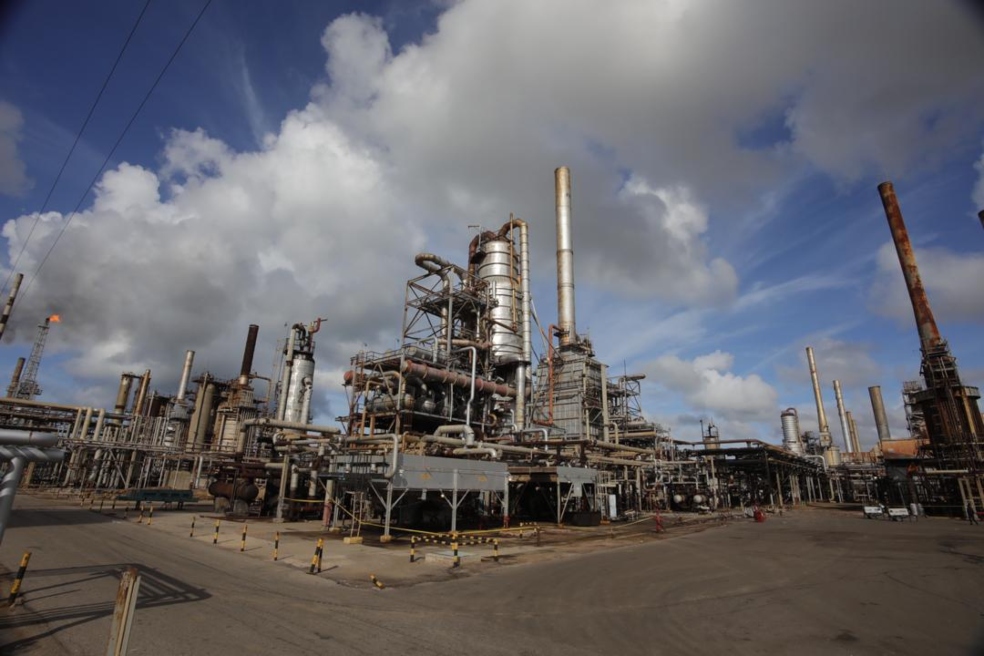 Maduro acusa a Colombia de atacar con misil refinería de Amuay