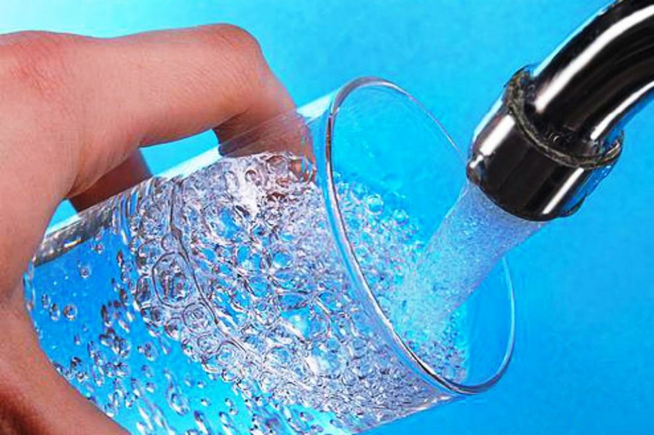 Uno de los problemas es ¿cómo podemos asegurar que todo el mundo pueda tener acceso a agua limpia y segura?