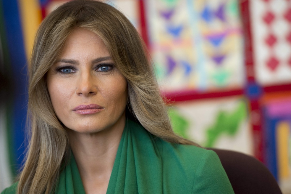 El enigmático mensaje de la chaqueta de Melania Trump en su viaje a Texas