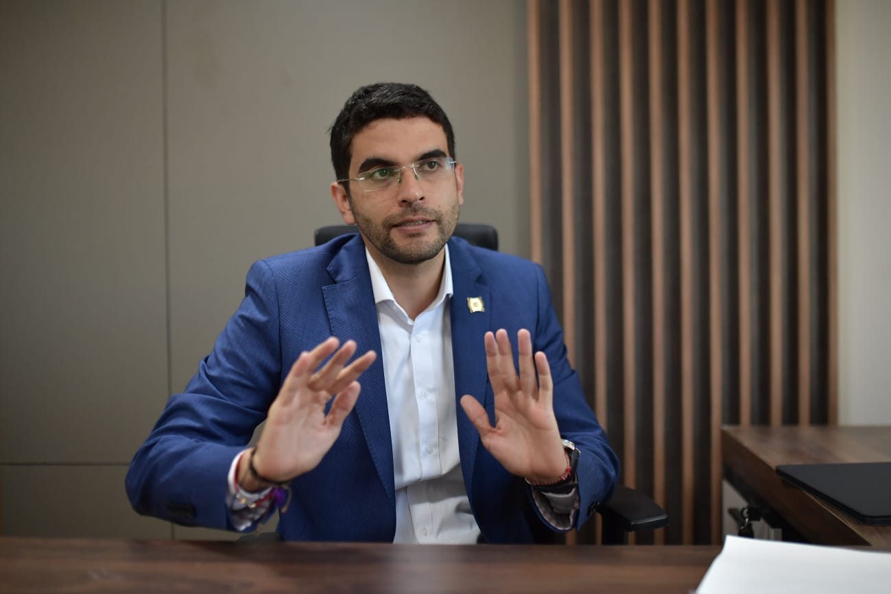 ‘Se acabarán vulneraciones a usuarios por parte de aerolíneas’: Hernán Cadavid