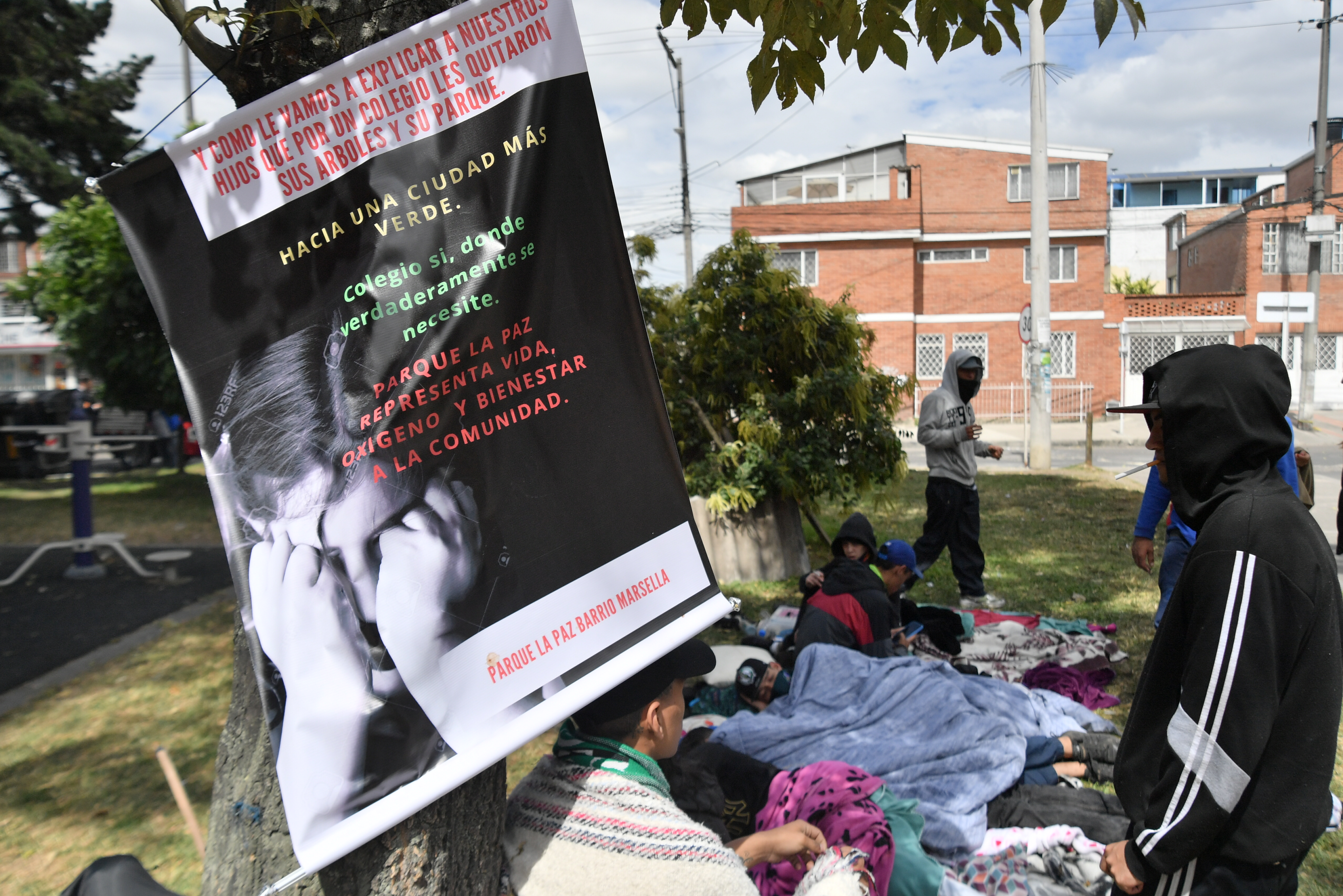 Los habitantes de las zonas aledañas del parque La Paz se resisten a que en esta zona verde se construya un colegio público, temen de un gran daño ambiental.