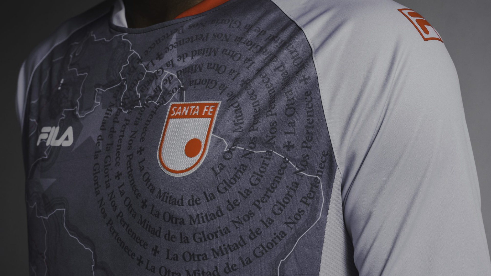 La nueva camiseta de Santa Fe: un homenaje a los diez años de la Copa Sudamericana