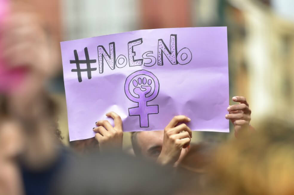 Condena a autores de violación en grupo en España despierta críticas al Código Penal