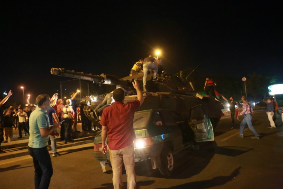 42 muertos y 60 heridos luego de intento de golpe de Estado en Turquía