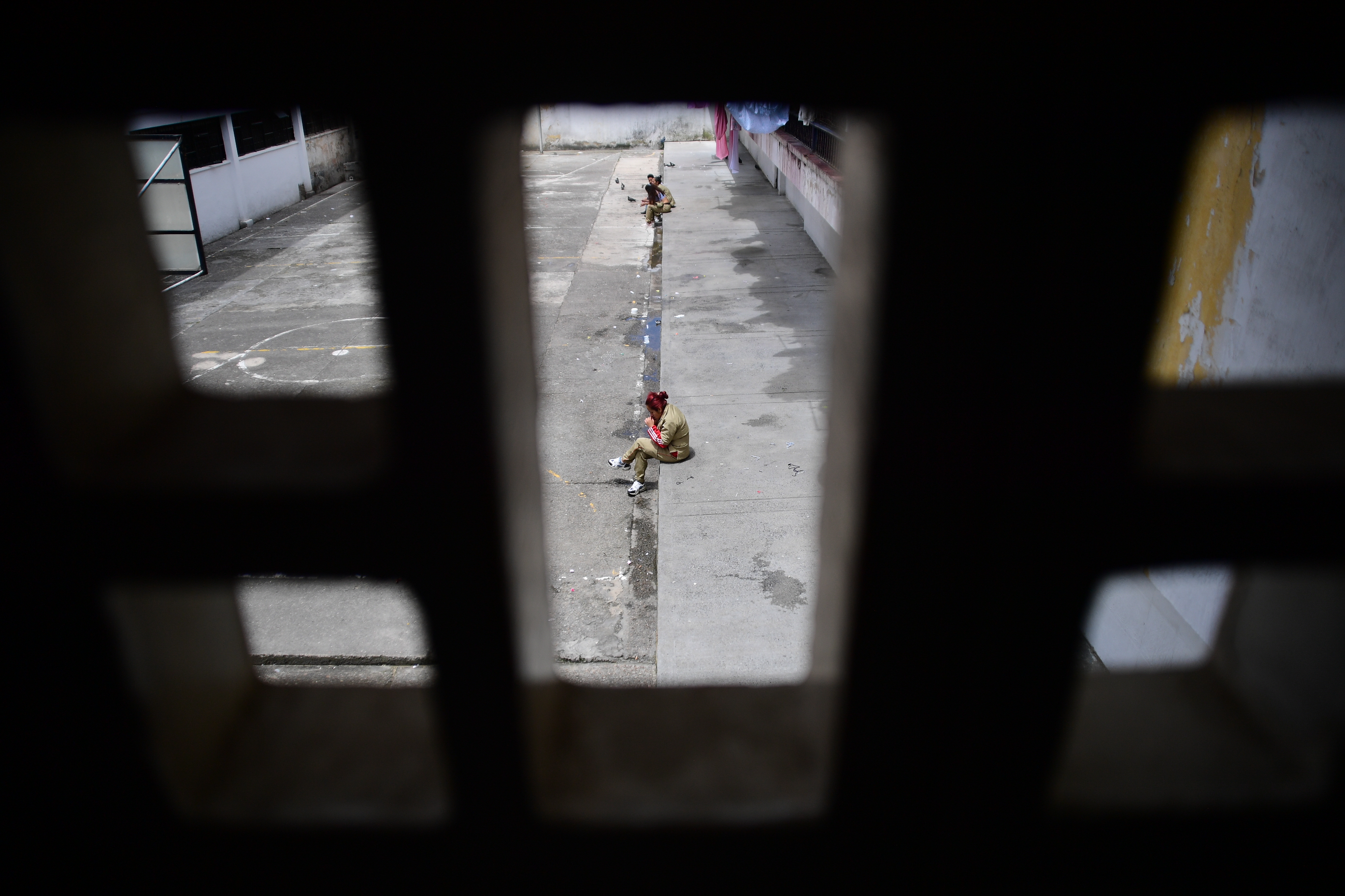 Menstruando tras las rejas: la violación de derechos humanos básicos de las mujeres