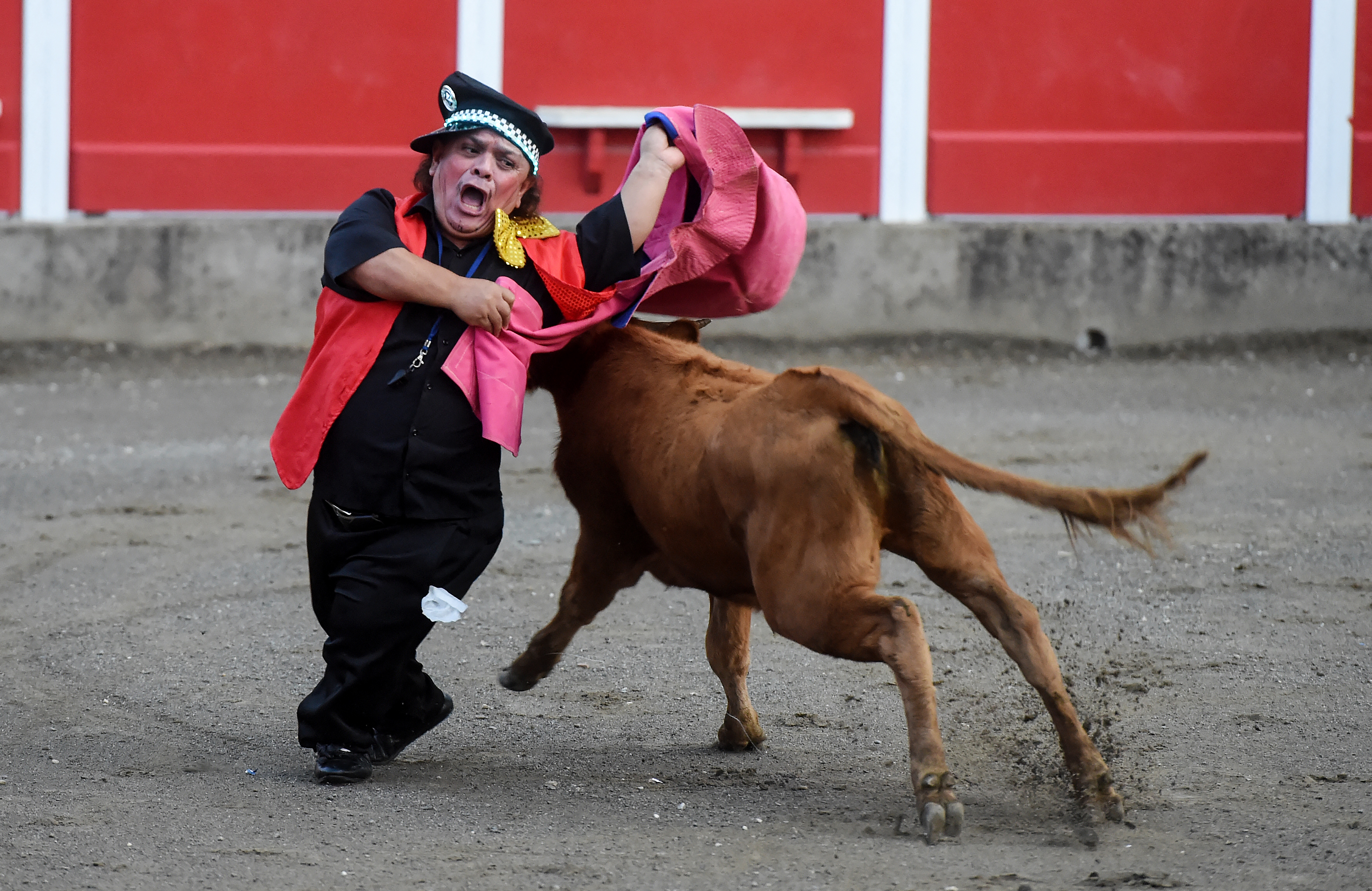 Espectáculo de “toreros enanos”, prohibido en España, se presenta en Francia