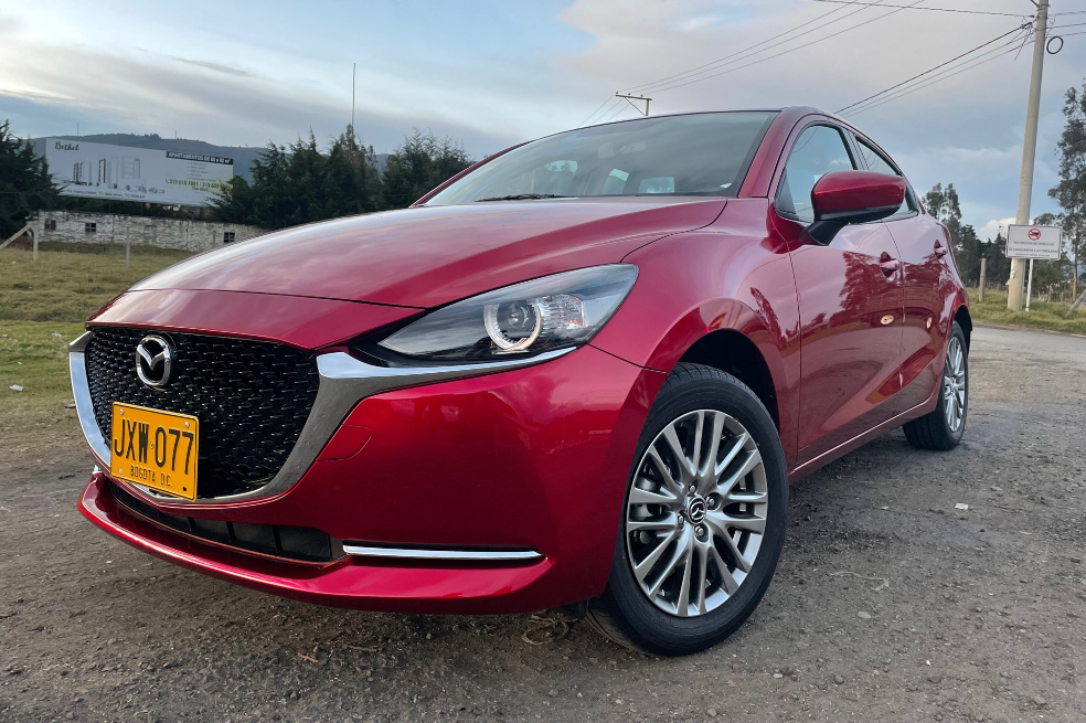 Mazda2 incluye el motor Skyactiv-G de 1.5 litros, el cual entrega 108,6 caballos de poder (unos tres más que el modelo pasado) y 14,38 Kg/m de torque.
