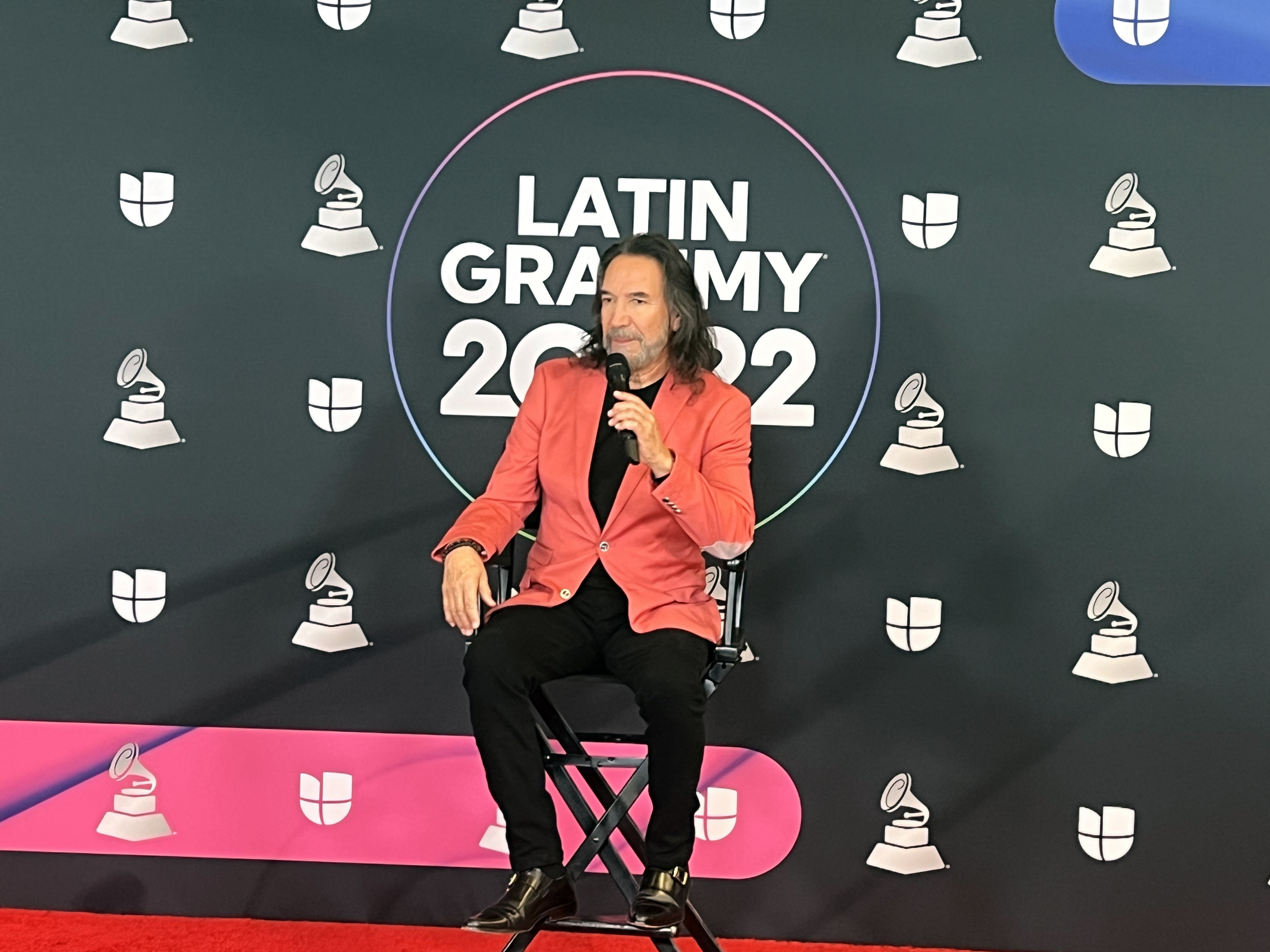 USA2038. LAS VEGAS (NV, EEUU), 16/11/2022.- El cantautor mexicano Marco Antonio Solís habla durante una rueda de prensa hoy, en el hotel Mandaly Bay en Las Vegas, Nevada (EEUU). Los innumerables eventos semanales y el enorme flujo de visitantes hacen de Las Vegas (Estados Unidos) una ciudad cuyo pulso apenas se altera con la celebración de eventos internacionales, pero la situación es distinta a falta de un día para los Latin Grammy 2023. EFE/ Octavio Guzmán