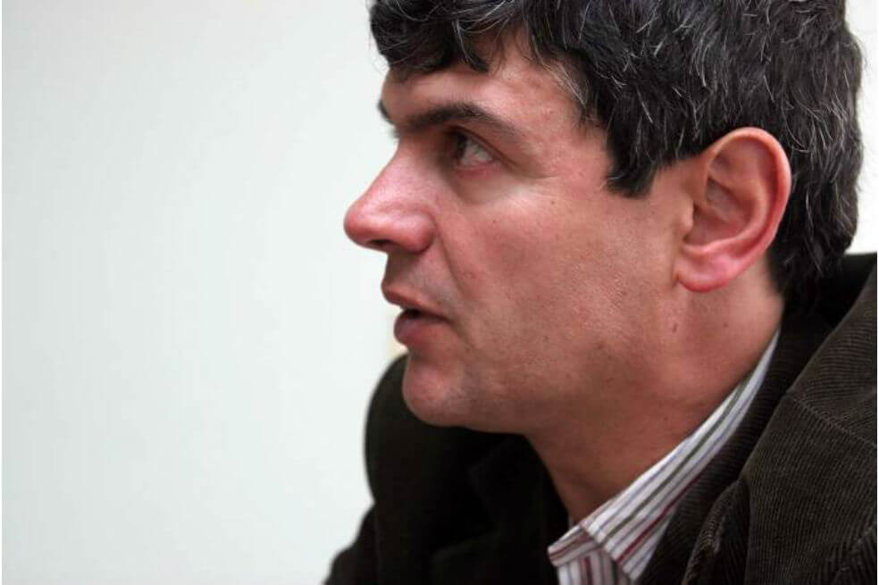 Enrique Serrano: «Los premios literarios se olvidan muy rápido»