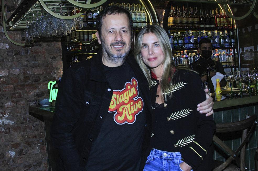 ALEJANDRO VILLALOBOS Y MARIA JULIANA DUQUE Restaurante Carlos