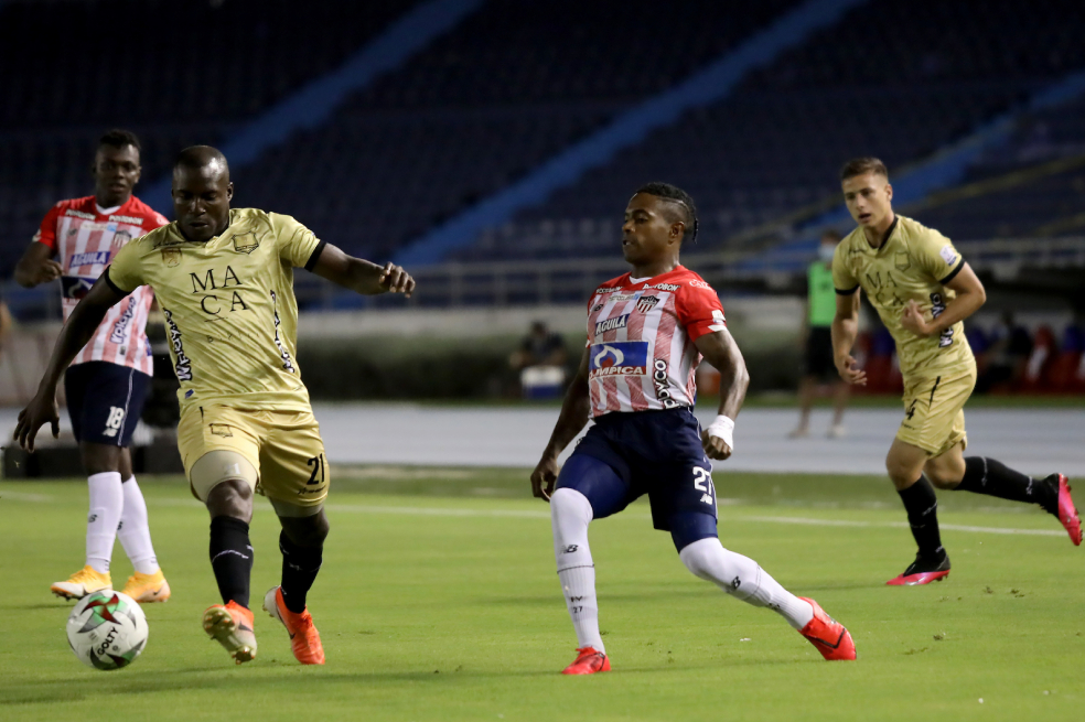 Júnior y Águilas firmaron un emocionante empate en el Metropolitano