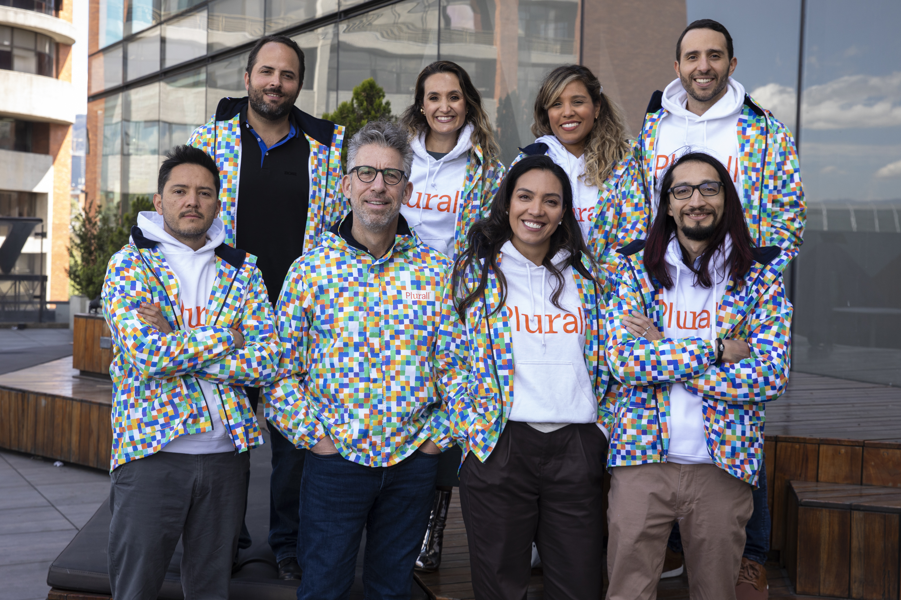 Federico Gómez, CEO (arriba, izquierda), y cofundador de Plurall, acompañado de 	Martha Fajardo, Mónica Saavedra, Glenn Goldman,  Gustavo Gonzalez, Iván Wilches, Natalia García y  José Gustavo Fuentes, los demás cofundadores.
