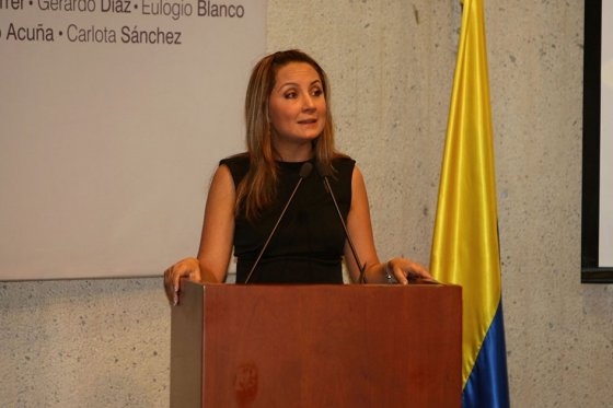 Revelan certificados de estudios de Natalia Springer