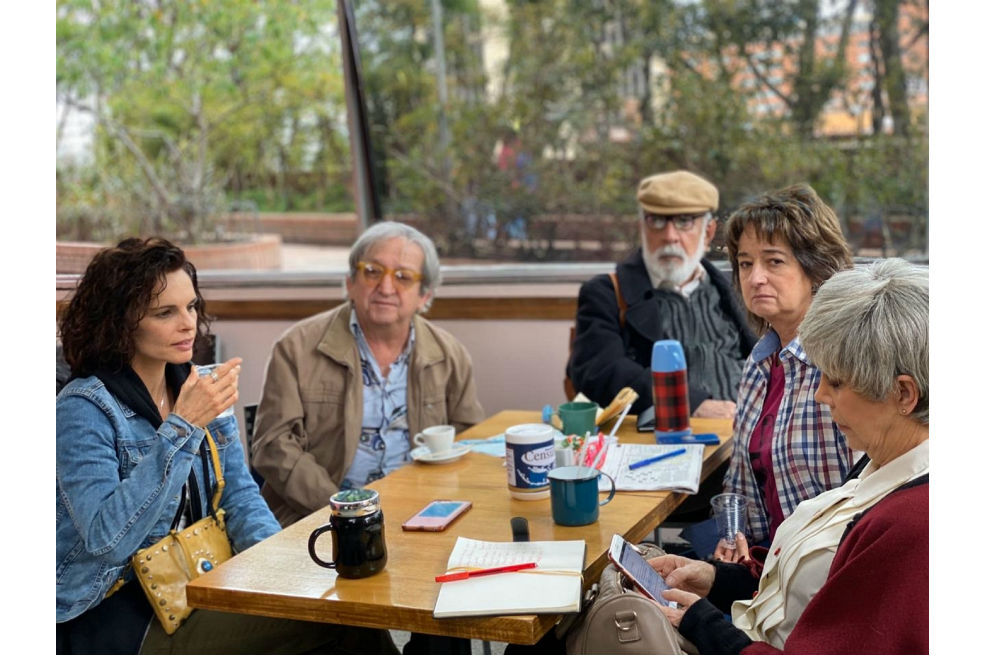 Consuelo Luzardo, Helena Mallarino, Diego León Hoyos, Gustavo Angarita, Ella Becerra, la actriz española Mercedes Salazar y el actor mexicano Giovani Florido son los protagonistas de esta serie.