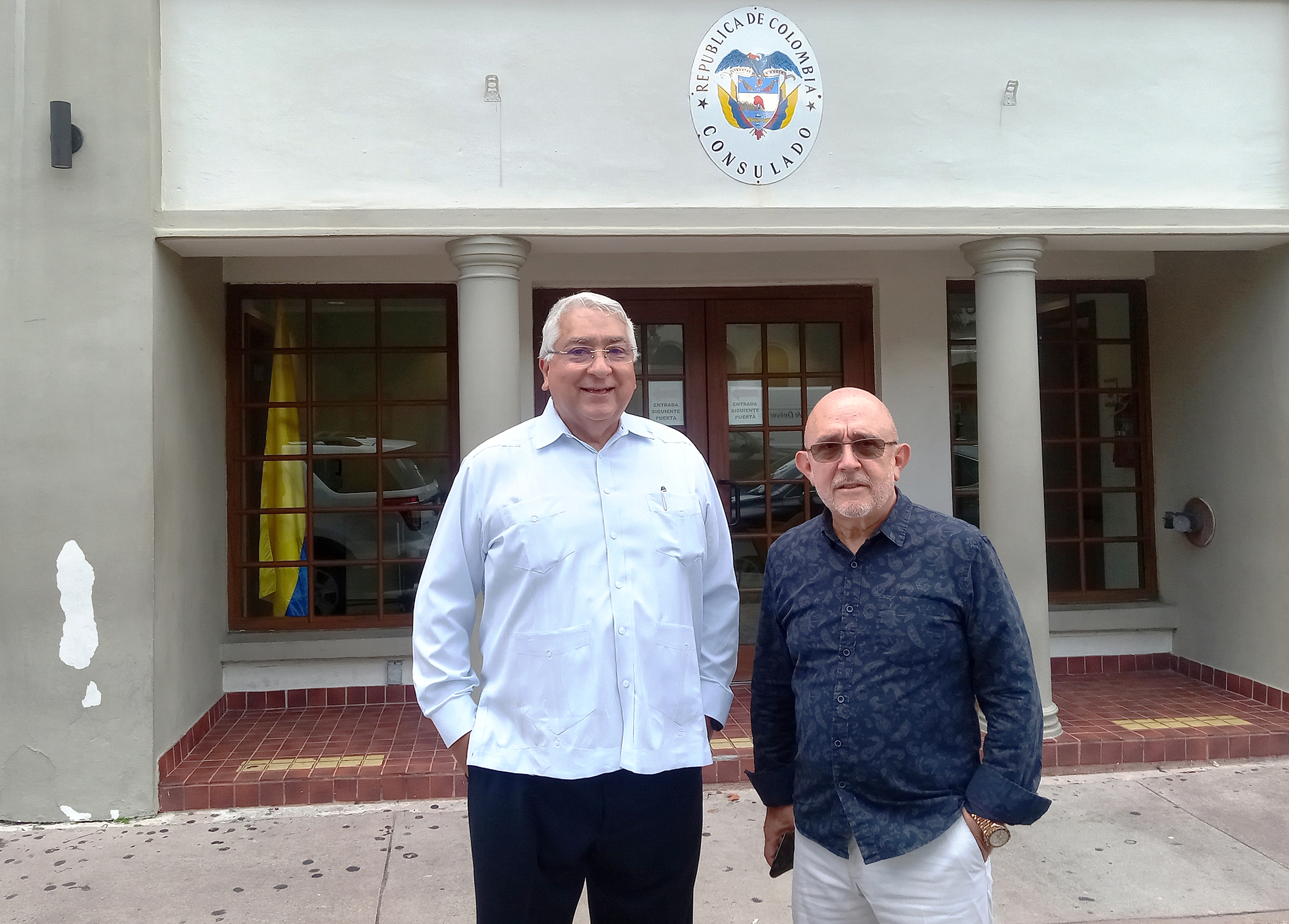 Denuncian que consulado colombiano en Miami funciona mal tras llegada de Petro