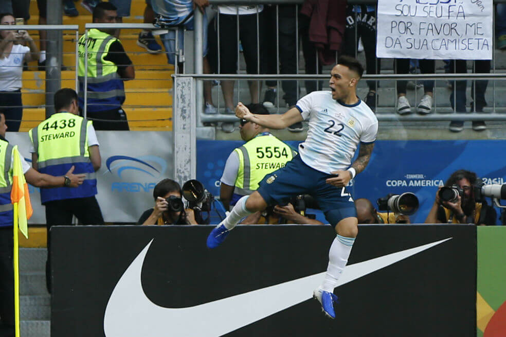 Argentina sufrió, pero derrotó a Catar y está en cuartos de final