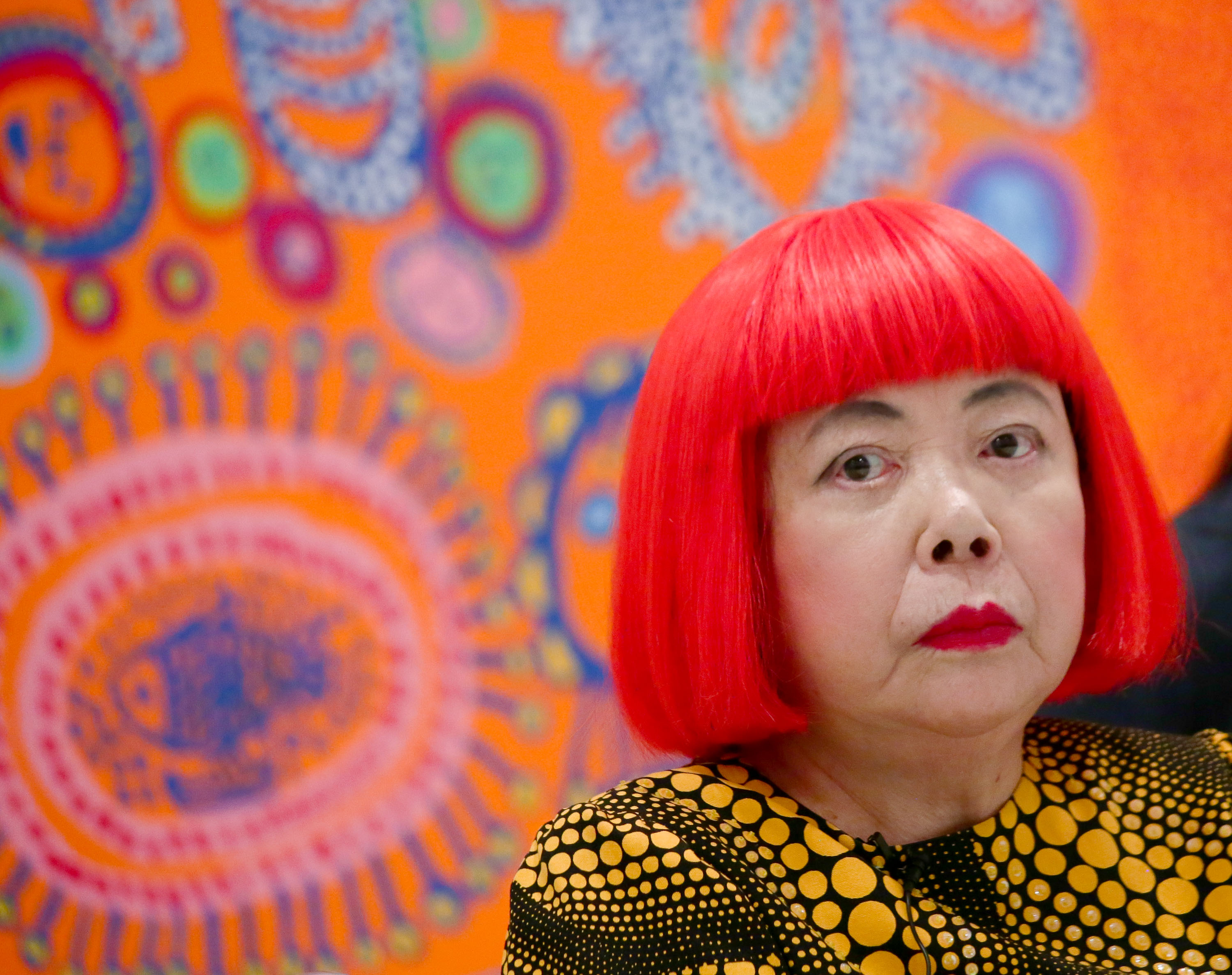 La artista Yayoi Kusama, pide disculpas por comentarios racistas hechos en el pasado