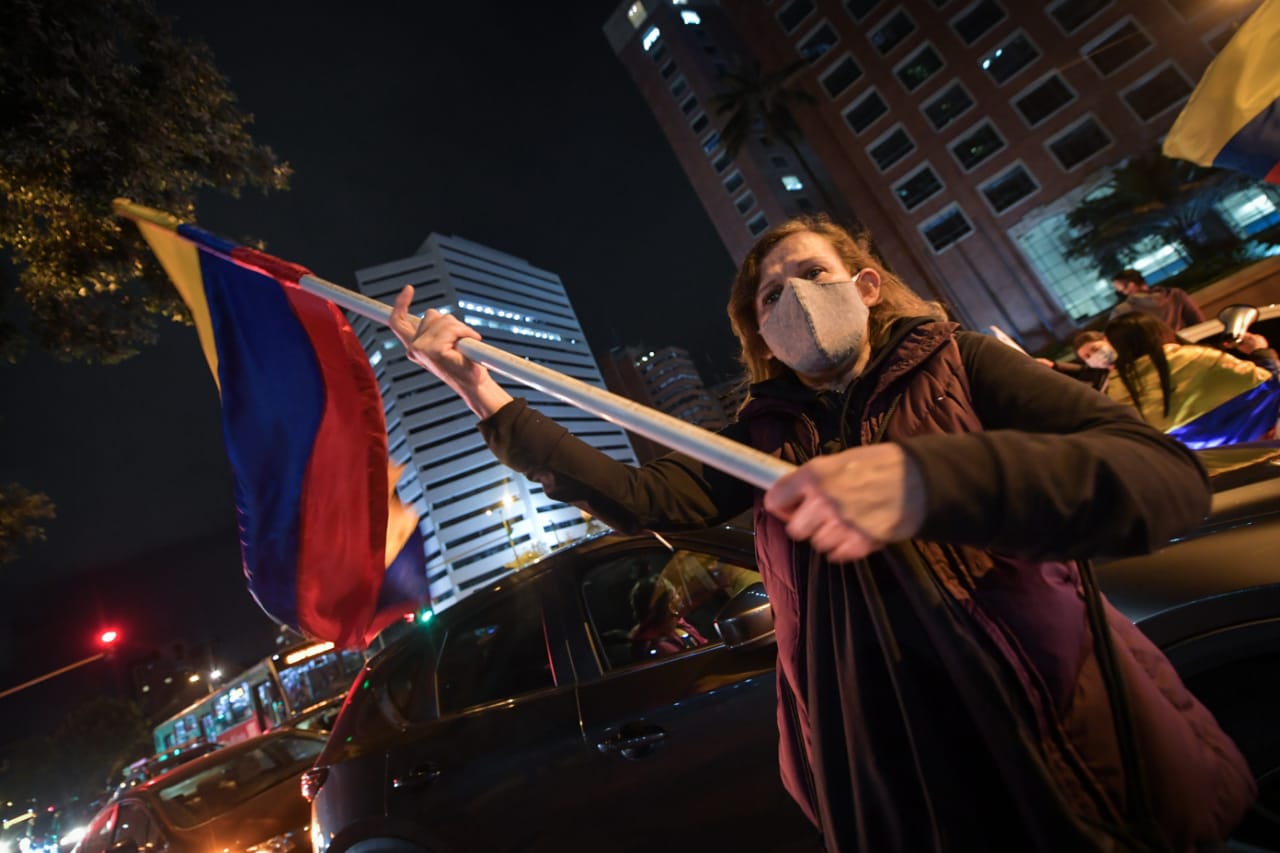 Marchas contra detención domiciliaria de Uribe