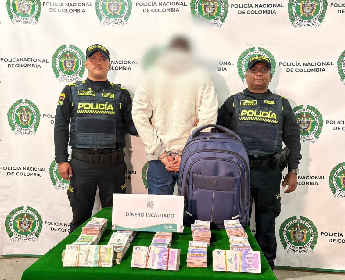 Capturan a sujeto en Santa Fe con más de COP 600 millones ocultos en una maleta