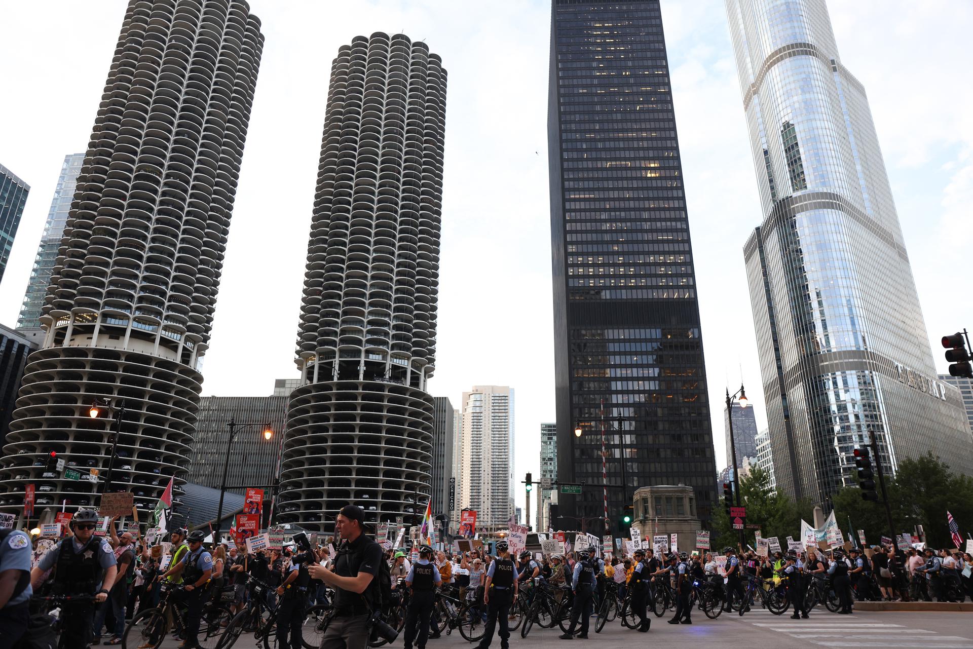 Una mujer estadounidense recibió un disparo de parte de un agente federal en Chicago