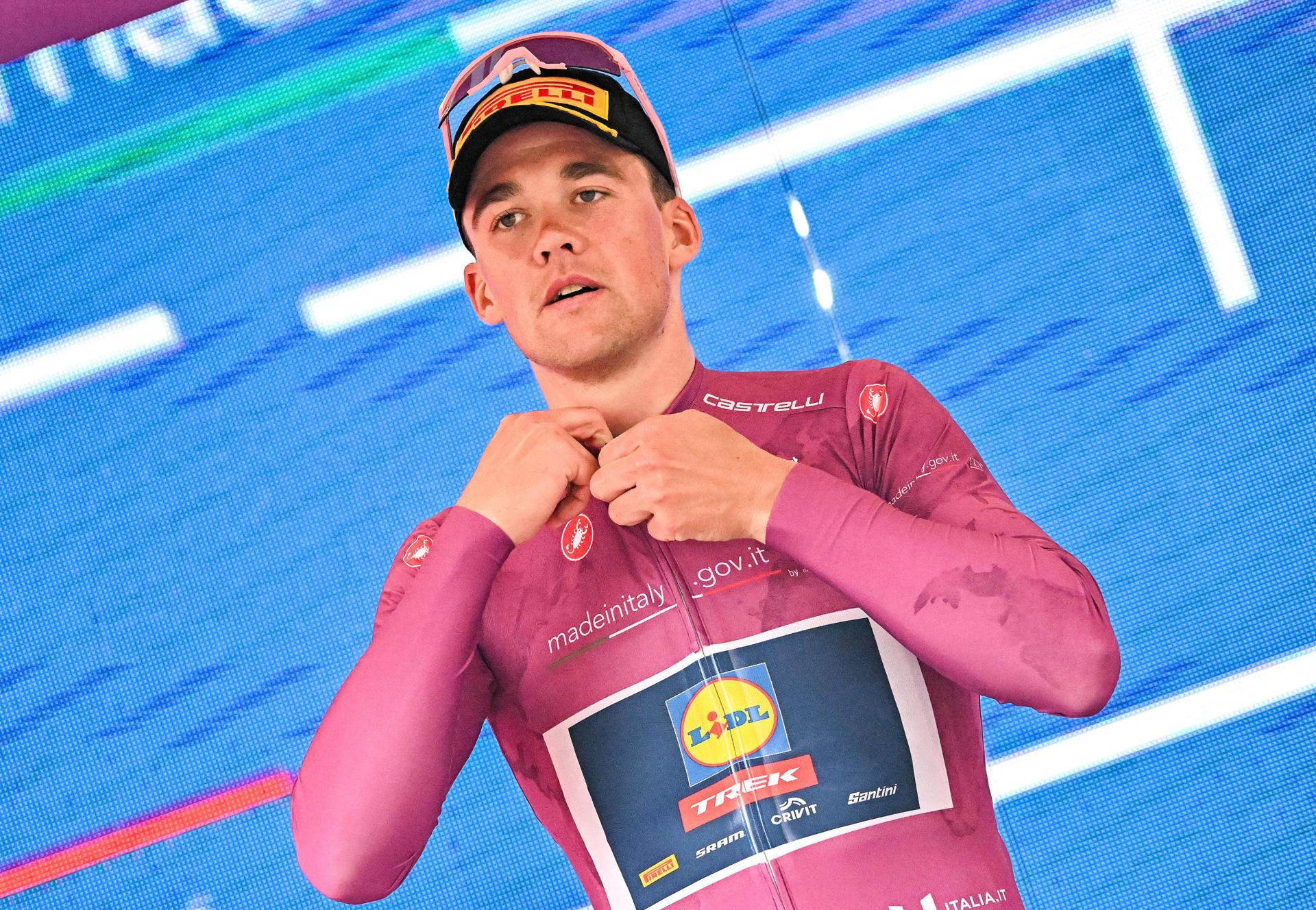Ceglie Messapica (Italy), 14/05/2025.- Danish rider Mads Pedersen of Lidl Trek Team wearing the points classification leader's cyclamen jersey, celebrates on the podium after the 5th stage of the Giro d'Italia cycling tour over 151 km from Ceglie Messapica to Matera, in Ceglie Messapica, Italy, 14 May 2025. (Ciclismo, Italia) EFE/EPA/LUCA ZENNARO
