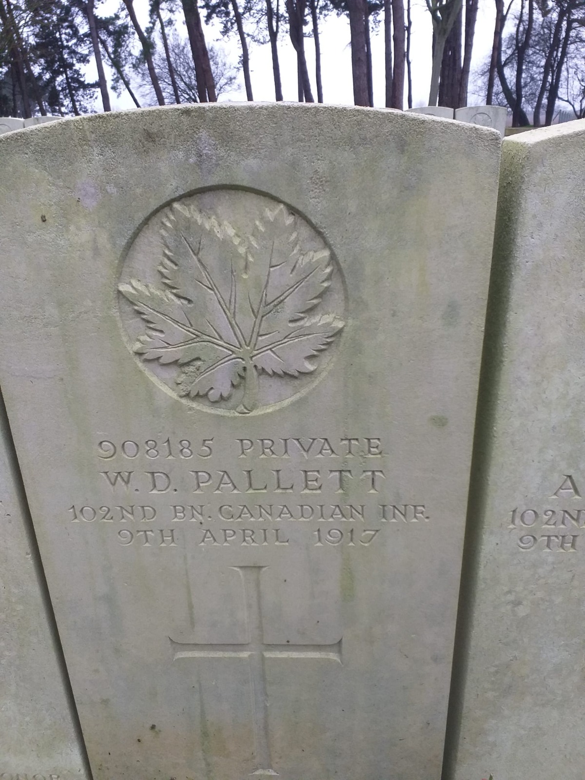 Lápida de un integrante del cuerpo expedicionario de Canadá, muerto en acción durante la Batalla de Vimy Ridge.