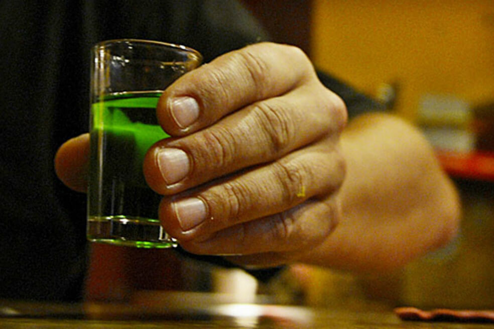 La intoxicación por alcohol adulterado aumentó en cuarentena