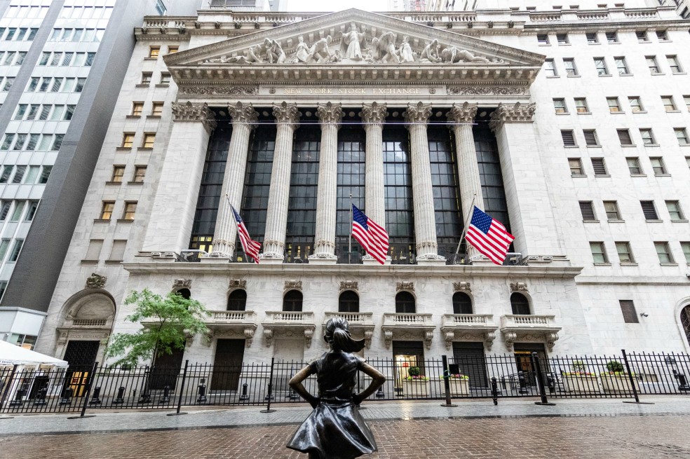 Bolsa de Nueva York recupera terreno después de vivir su peor día en dos años