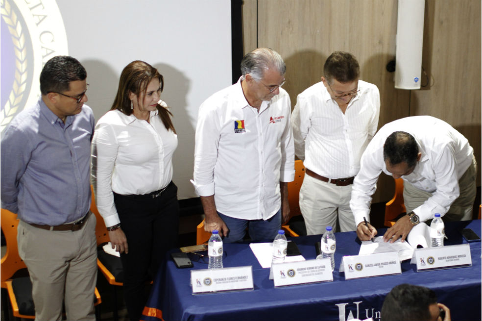 Firman resolución que oficializa la creación del programa de Medicina en Uniatlántico