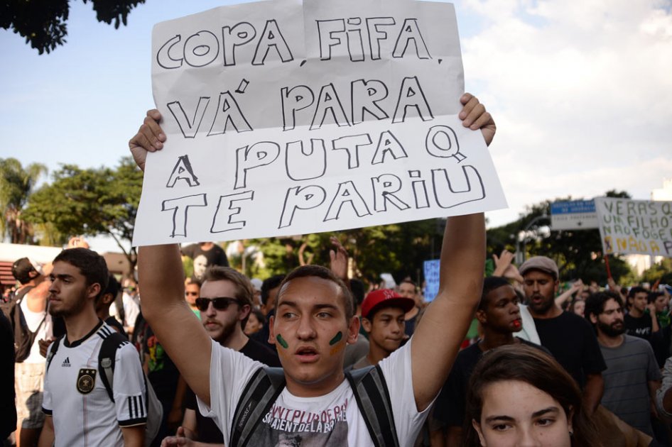 Rousseff se reúne con movimiento que lideró las manifestaciones en Brasil
